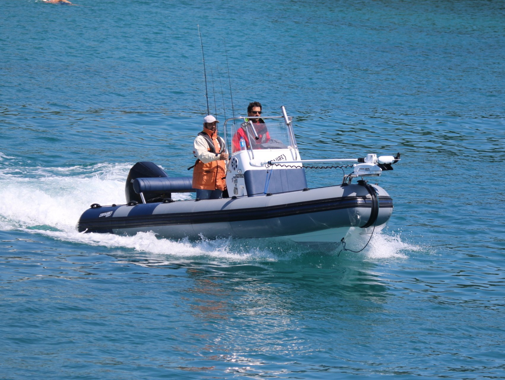 bateau de pêche parfaitement adapté pour des sortie en méditerranée