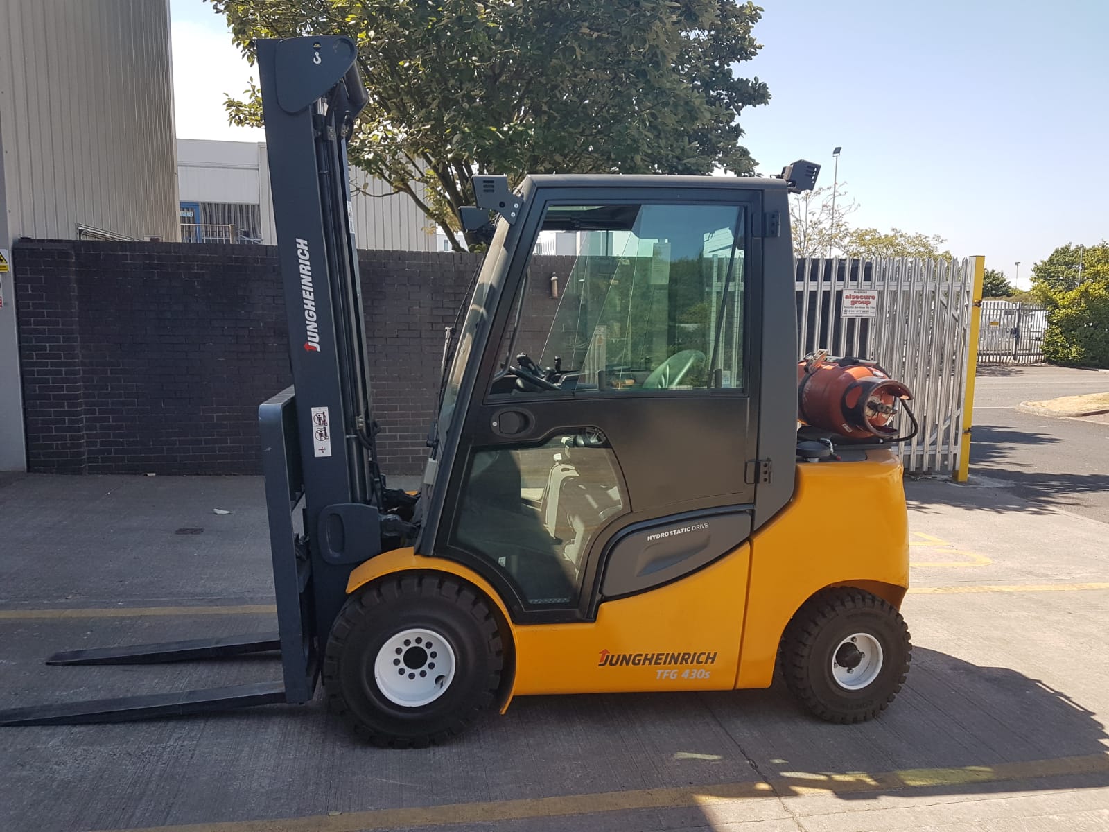 Click to enquire Counterbalance Forklift Truck