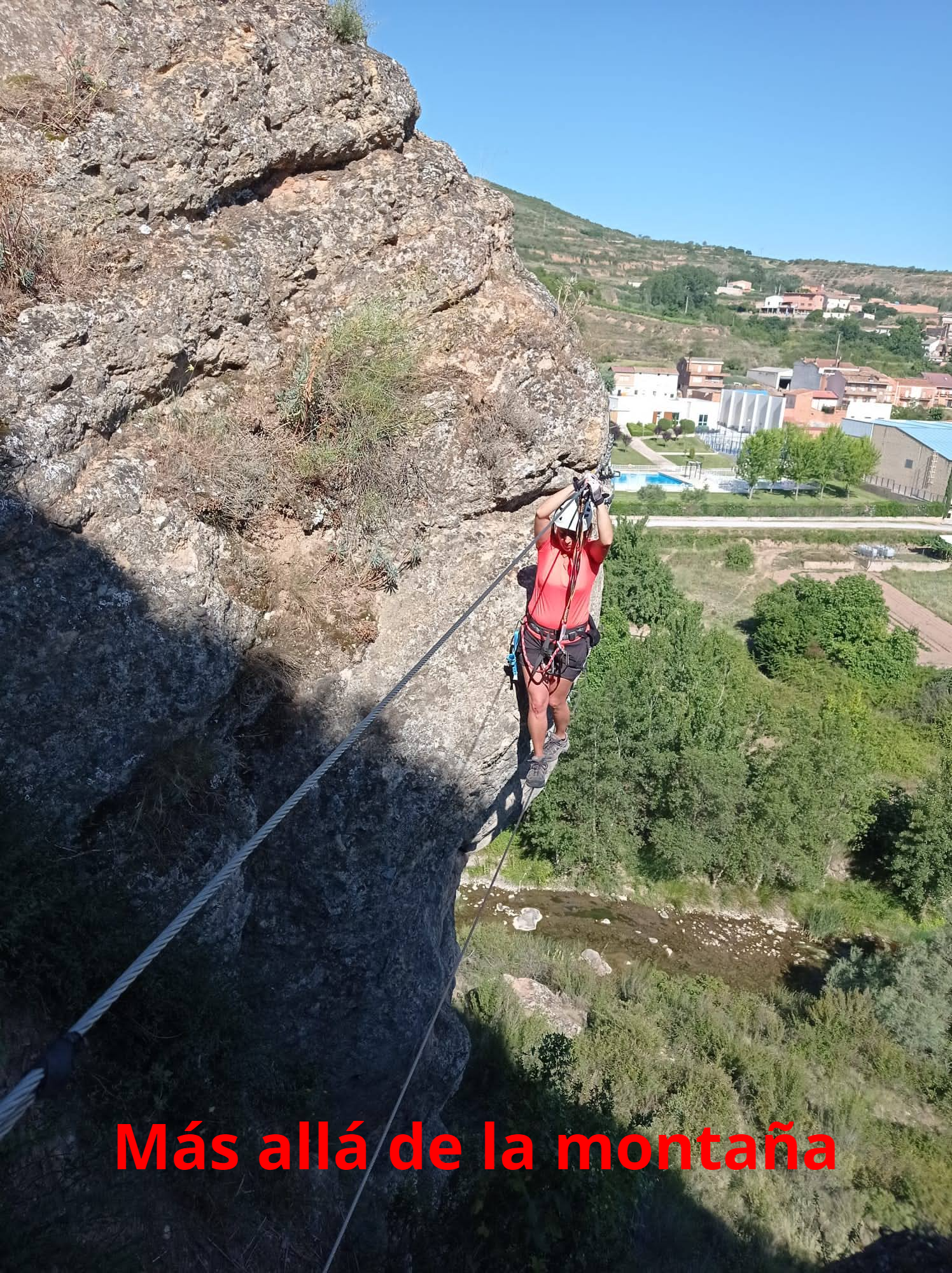 puente nepalí dificultad K3 en la vía ferrata confinamiento