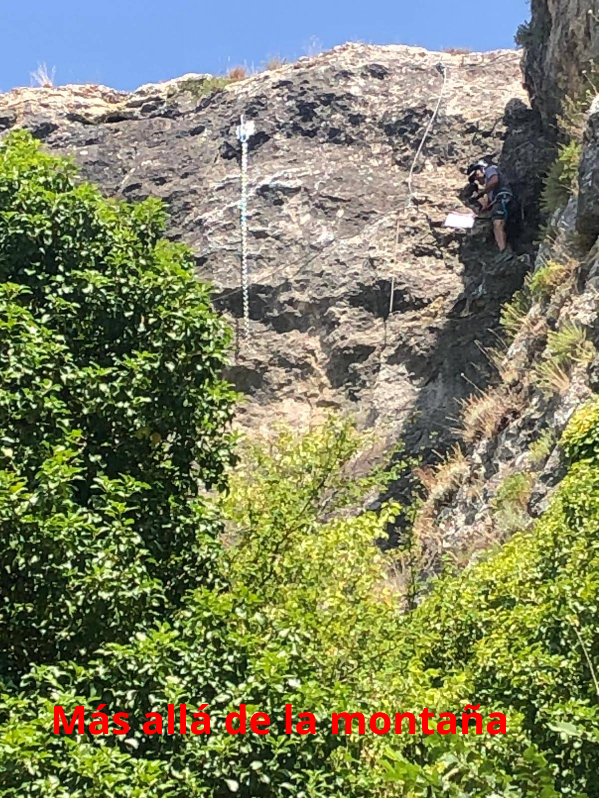 pendulo en la via ferrata de Miraveches-Silanes
