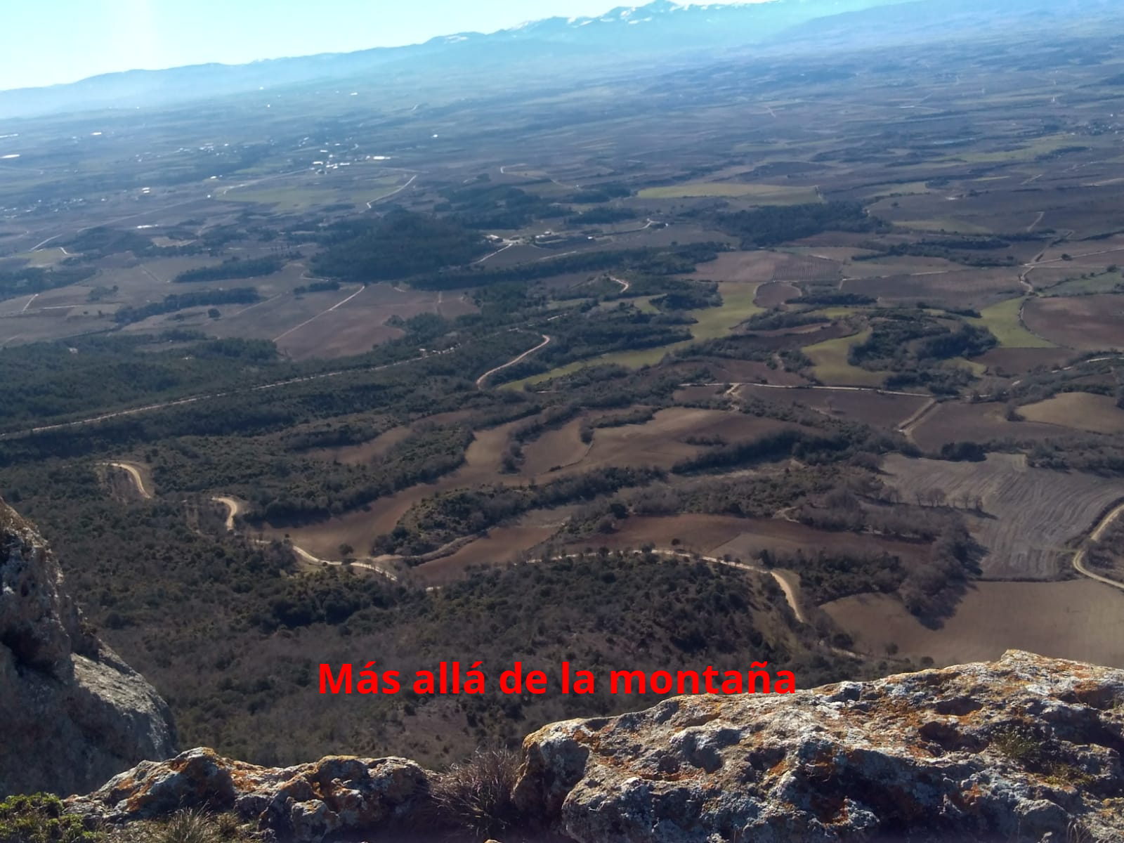 A medida que vamos subiendo vamos contemplando las espectaculares vistas del San Lorenzo y la Sierra de la demanda.