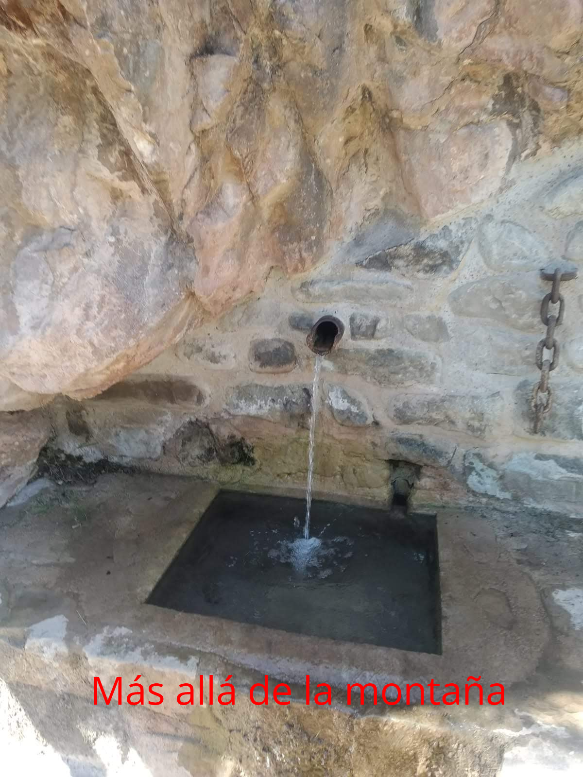 fuente en la ruta del Cañón del río Leza