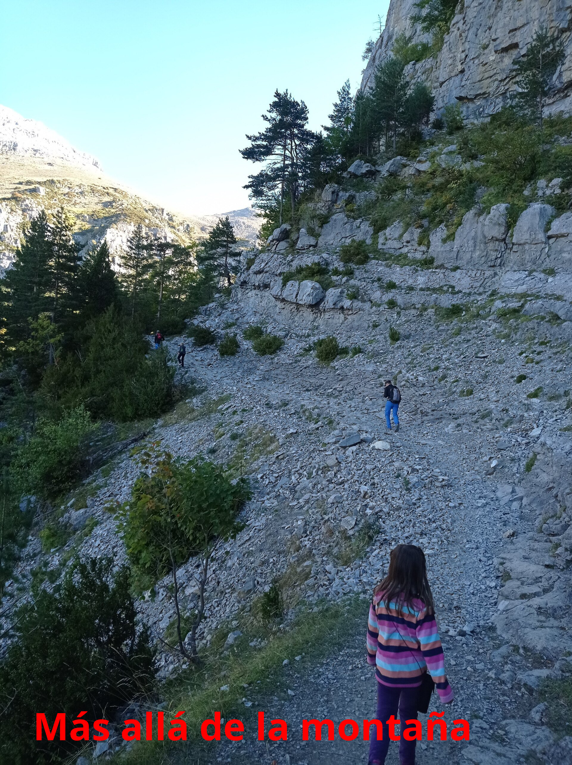El paraje es muy bonito, pero siempre hay que andar con cuidado sobre todo si vas con niños.