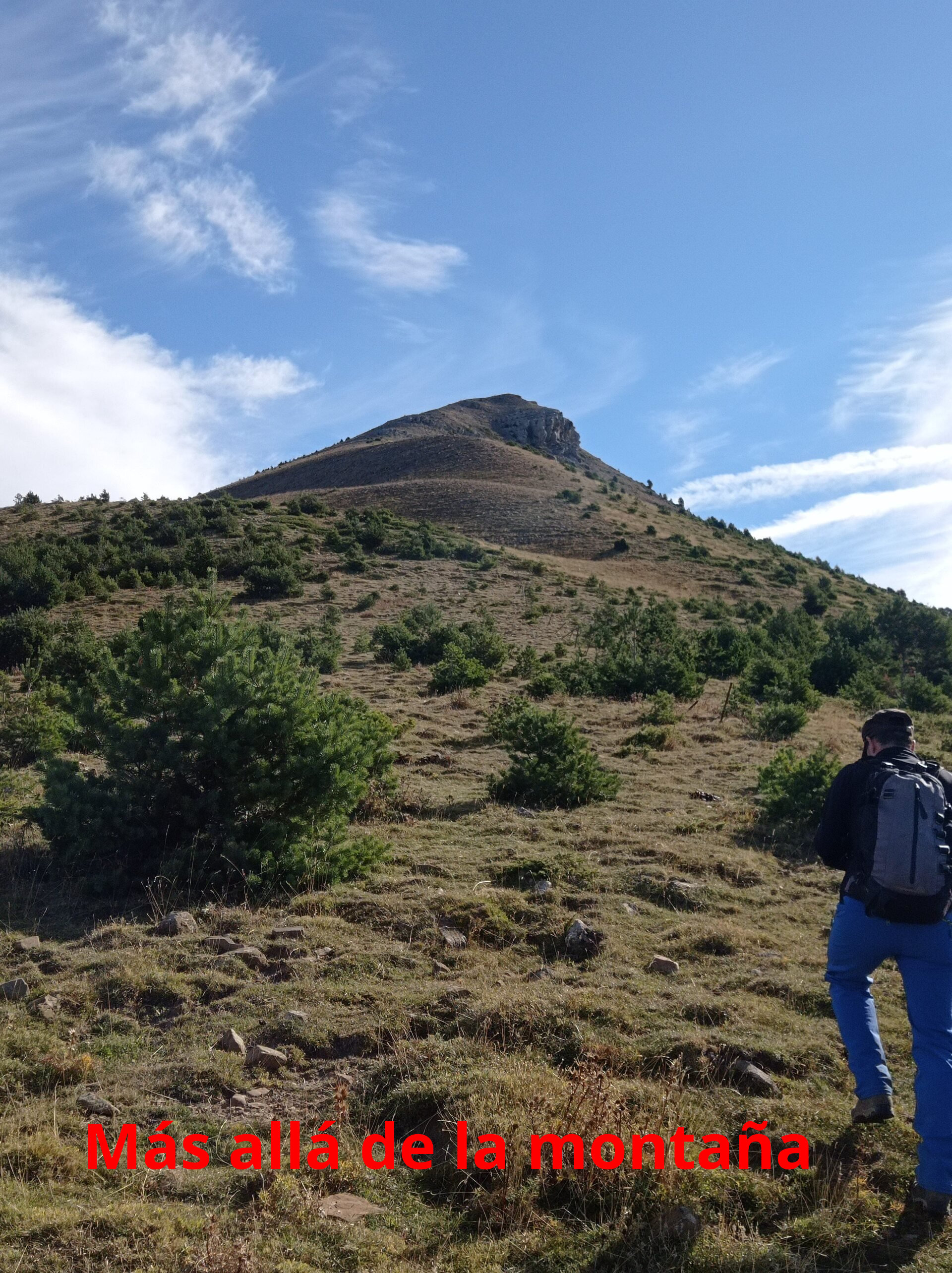 Punta de la Cuta (2.016 metros) desde el refugio de Gabardito