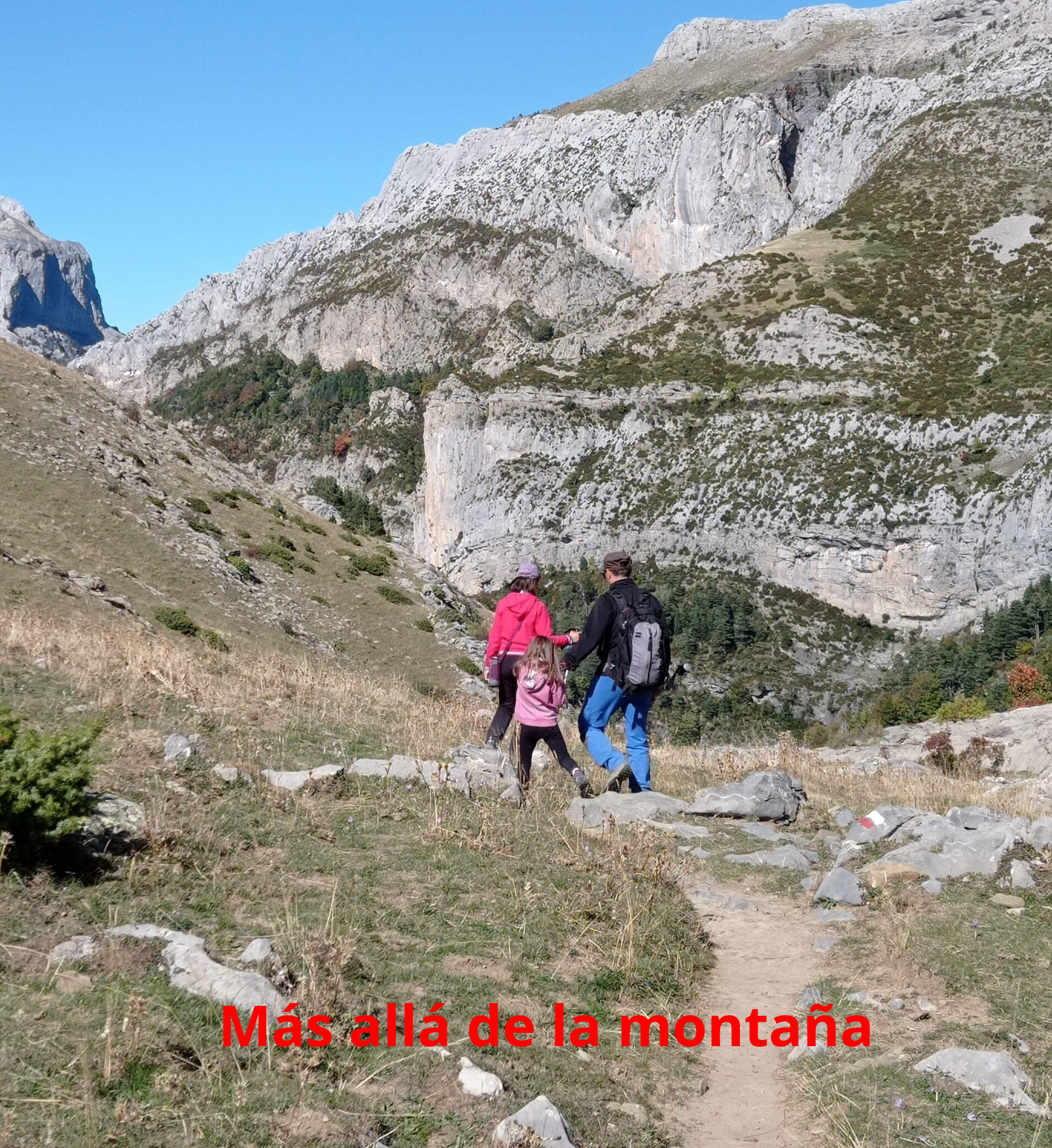 Una vez hemos cogido la senda de GR, volvemos recorriendo el barranco de Aguerri hacia el refugio de Gabardito.