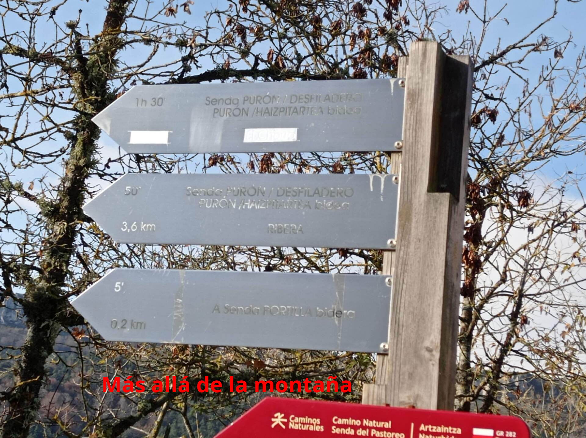 el sendero PR-A8 de la ruta fluvial del desfiladero del río Purón hasta la Cascada El Chorro.