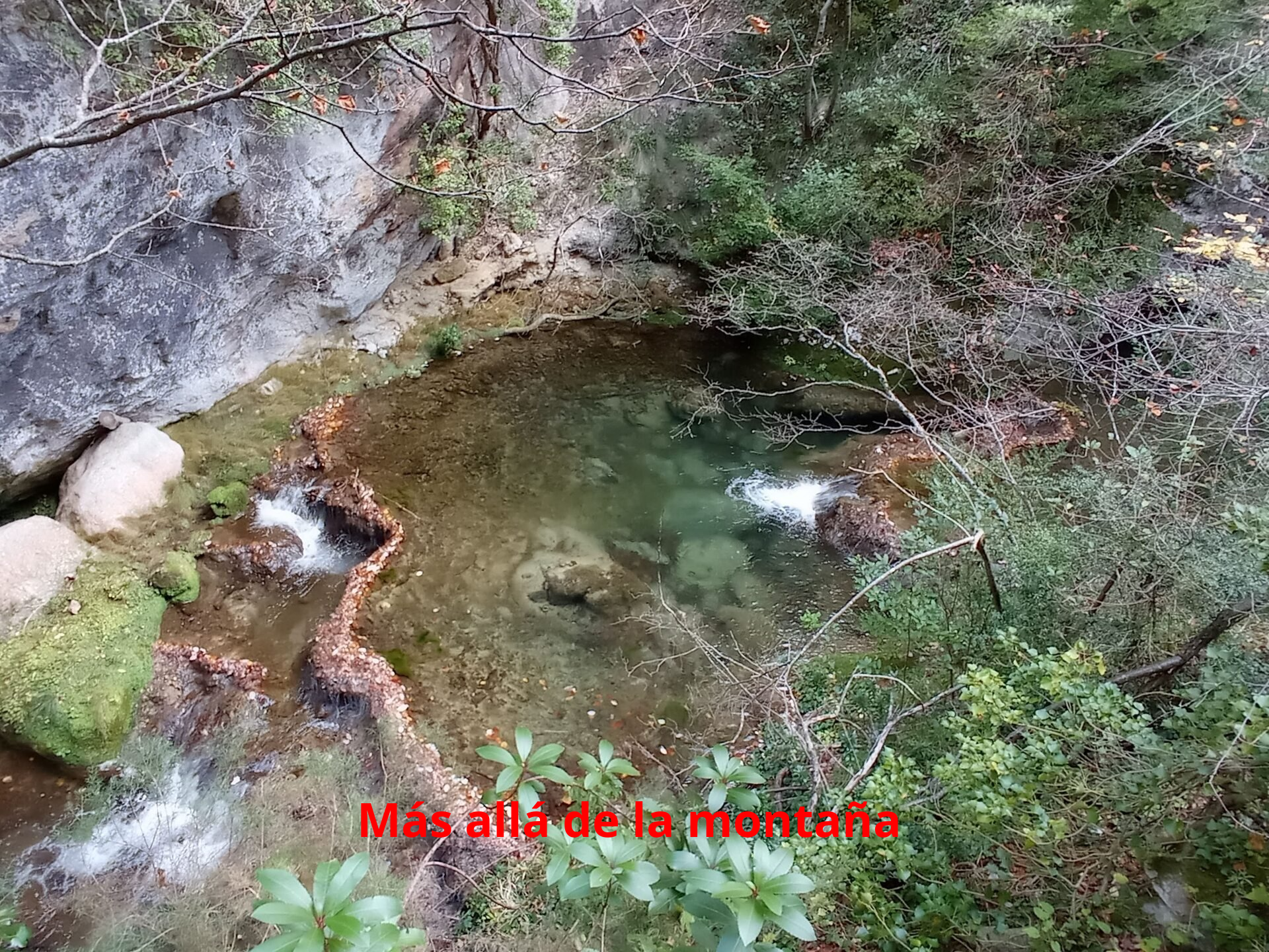 pozas que forma el río Purón a su paso por del desfiladero