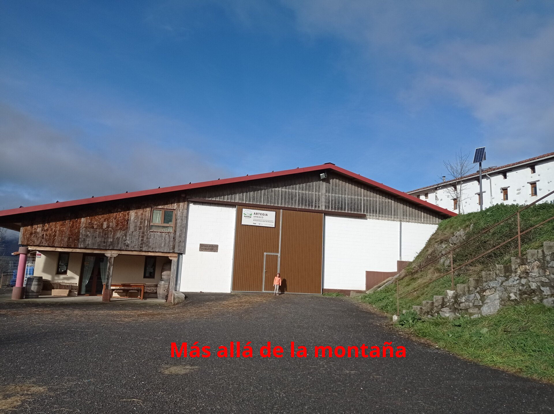 el caserío de Gomiztegi, que acoge la Artzain Eskola.