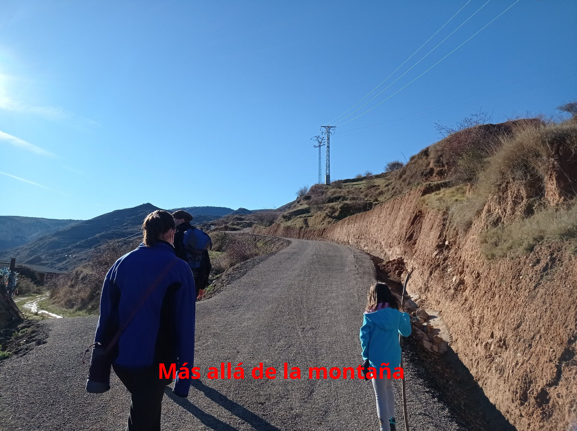 Avanzamos por una pista de hormigón