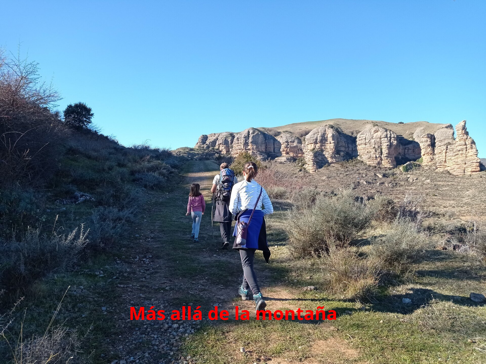 seguimos el comino hacia el collado del Castillo de Viguera