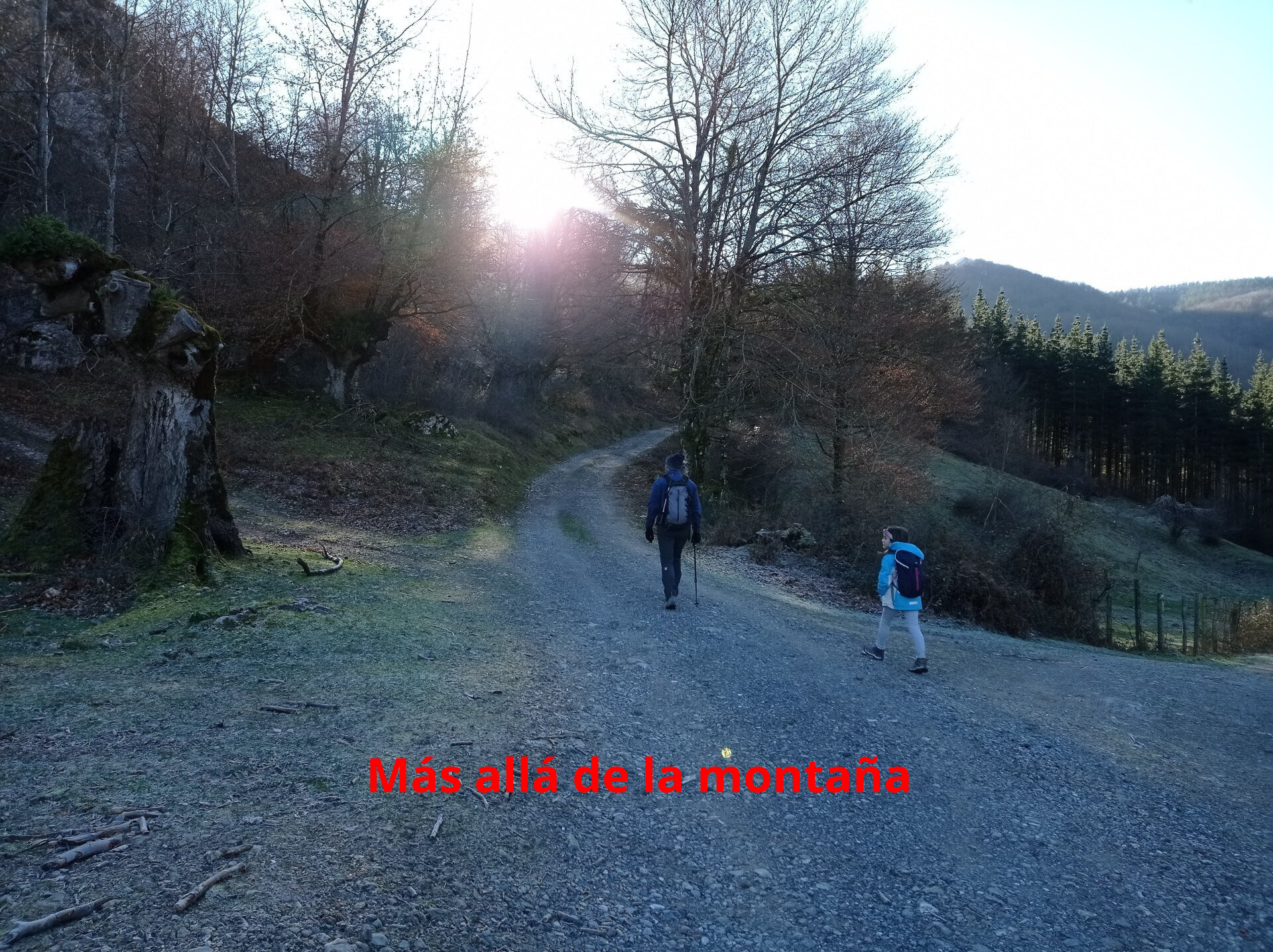 A pesar de ser una pista ancha, la pendiente es considerable, por lo que hay que tomárselo con paciencia, sobre todo con niños.