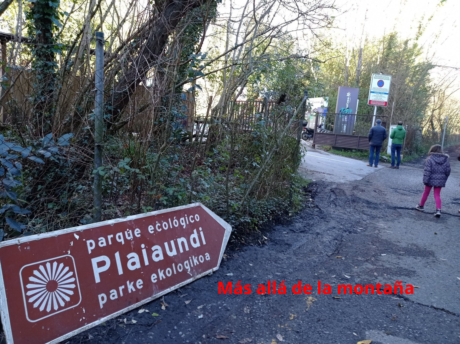 Iniciamos el paseo desde el centro de Interpretación, Ekoetxea.