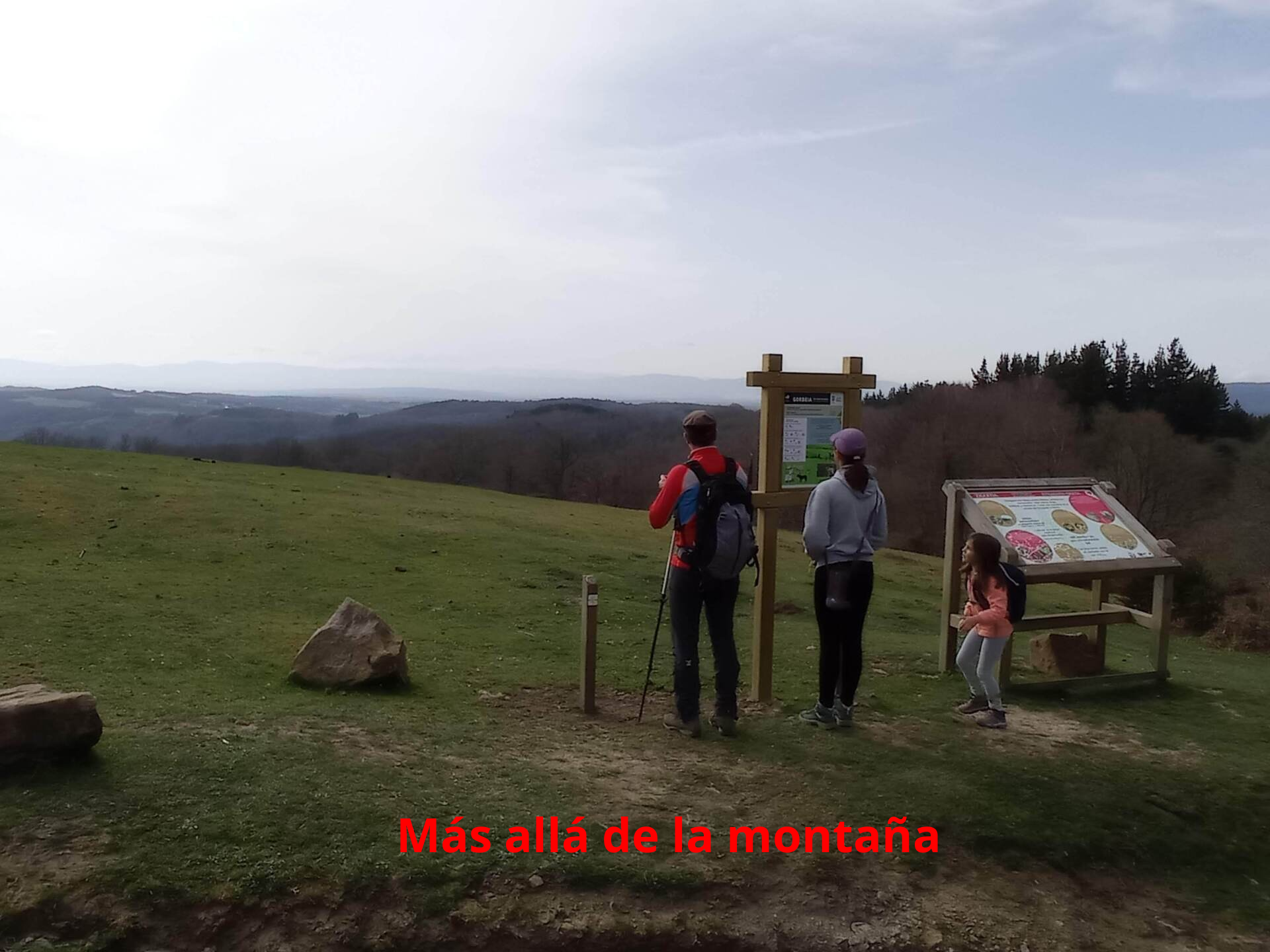 Es en este punto donde nuestra ruta varia con respecta a la que la gente suele coger y que es seguir la pista y encarar la cima por el Este