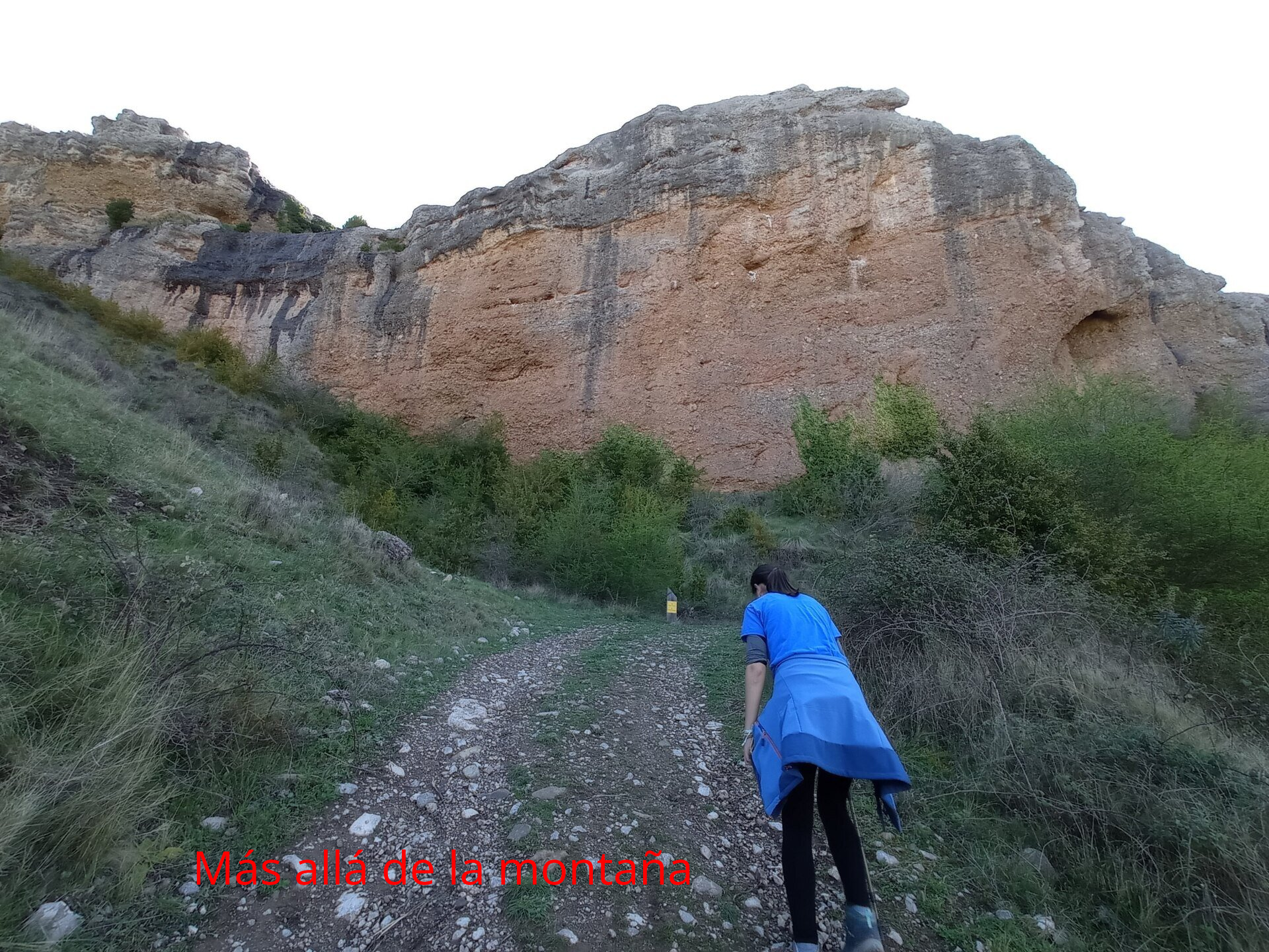 Una vez terminada las tierras labradas, comienza una subida con una pendiente considerable