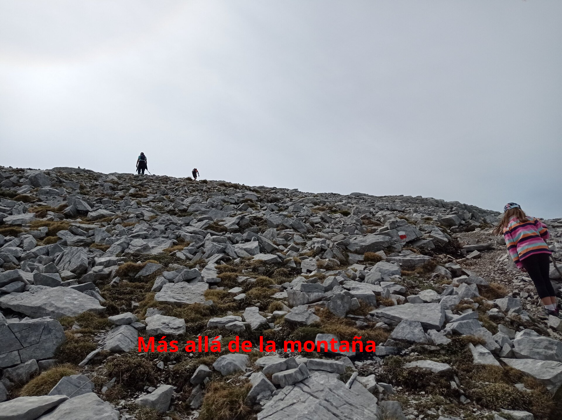 llegando a la cima del Ezkaurre