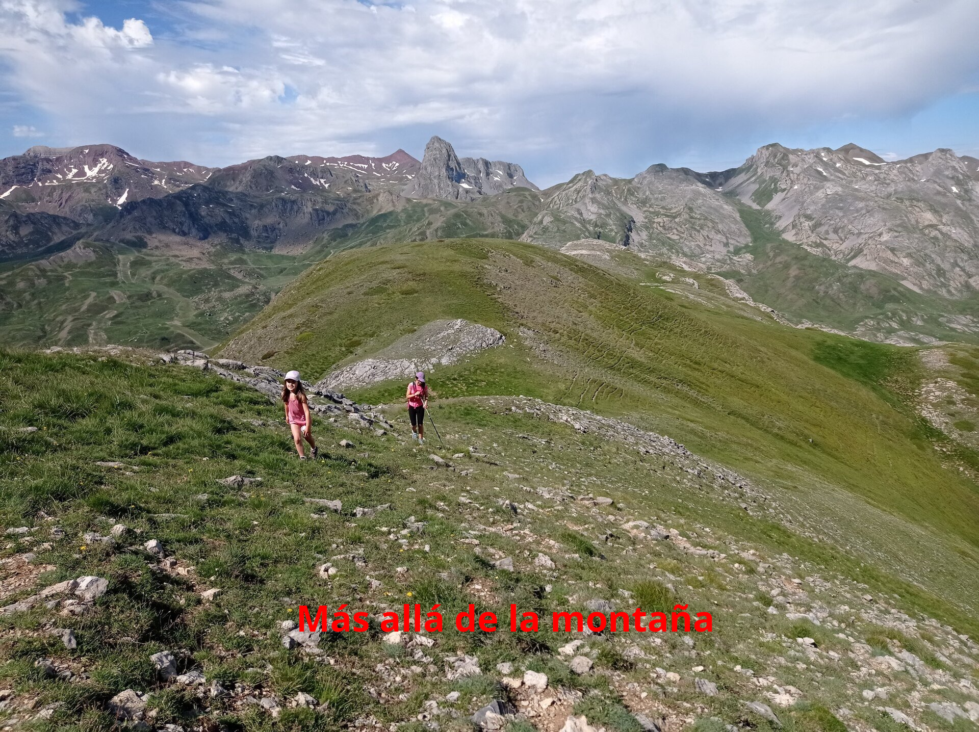 Desde aquí cogemos hacia la derecha y vamos cresteando hasta alcanzar la cima del Pic d´Estrémère o Pico del Portalet (2.165 m.).