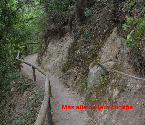 zona adaptada en el camino con pasamanos