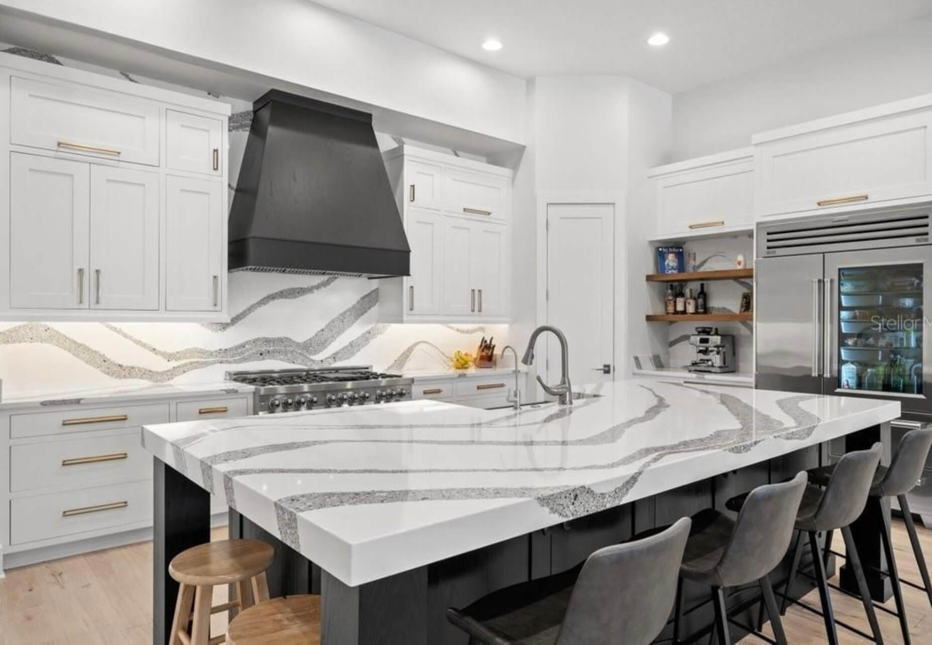kitchen-black-white