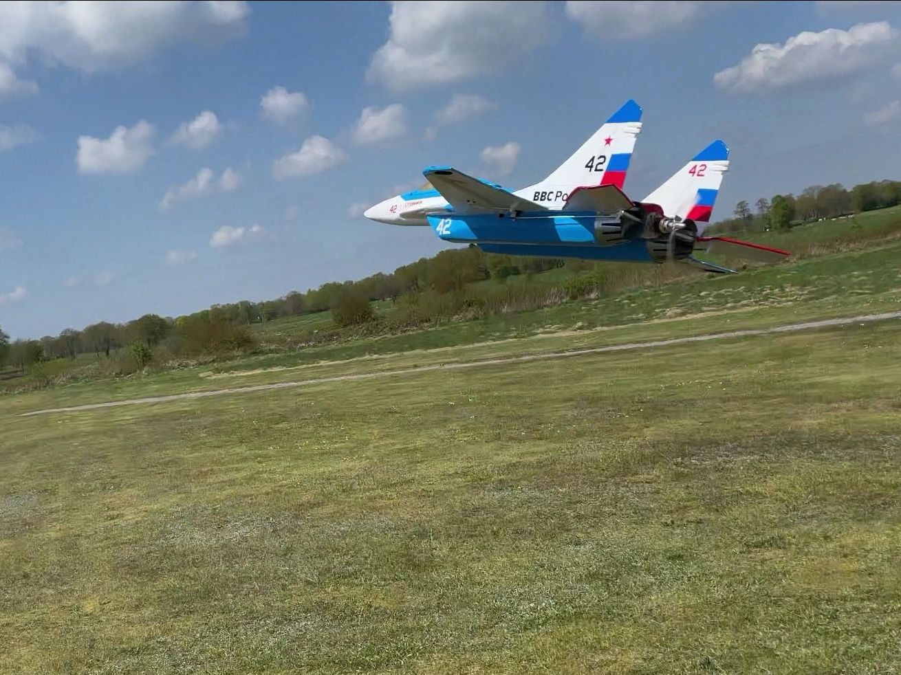 Ein Beispiel für die verbesserten Raketenpylone an den Tragflächenspitzen. Ob ich die Raketen verwende, weiß ich noch nicht. Raktenpylone und Optimierungen