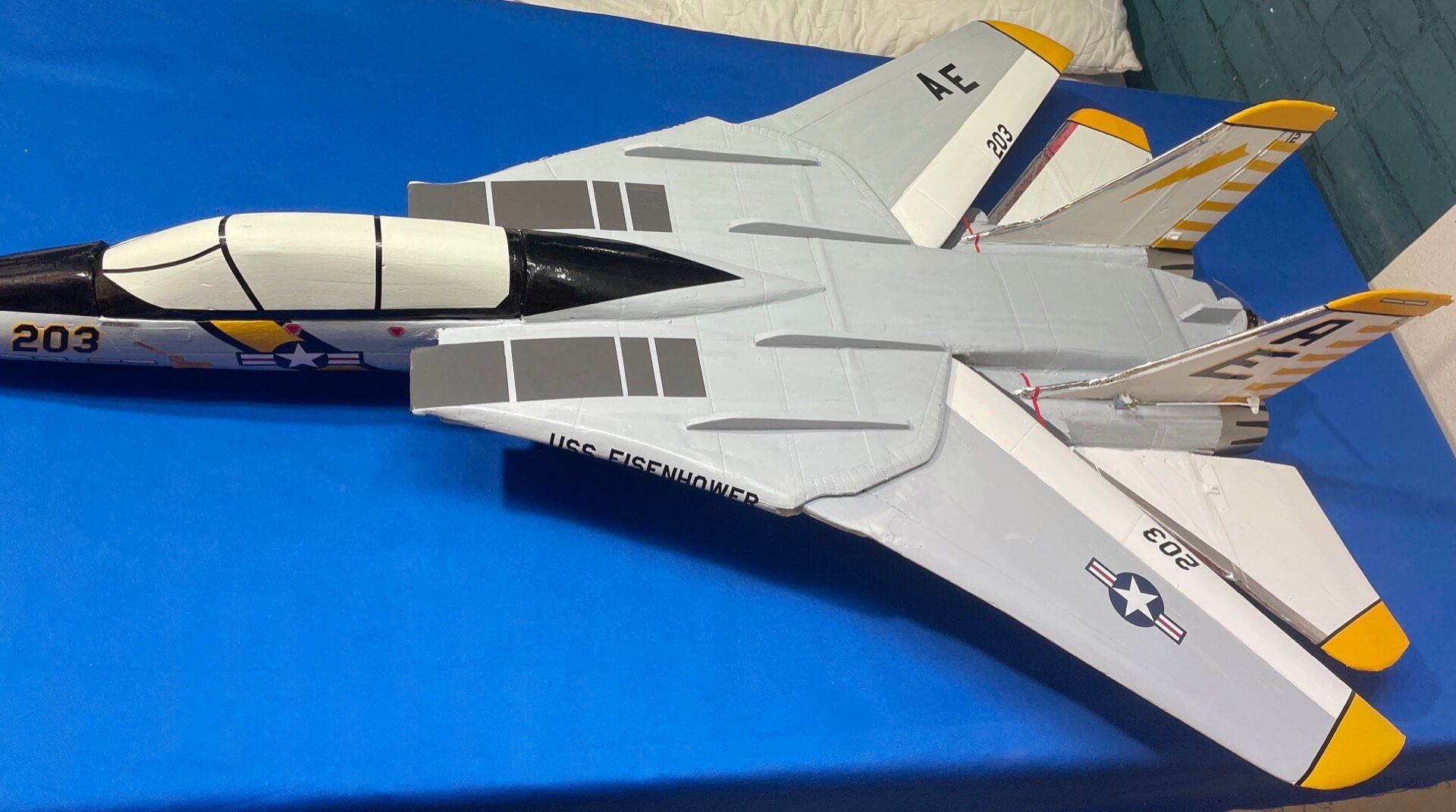 Fertiges Modell der F-14 vor dem Erstflug.
