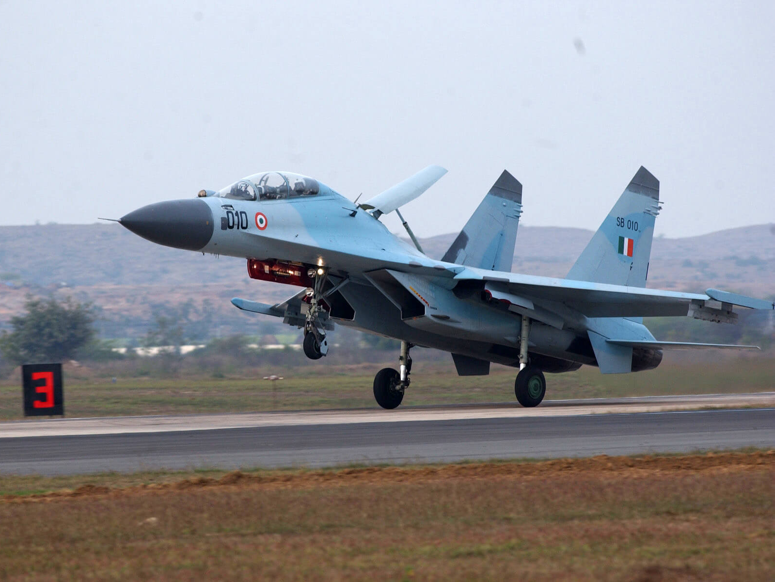Ein indische SU-30 beim Start. Quelle: www.wikipedia.de (freie Lizenz). SU-30 Indische Luftwaffe beim Start