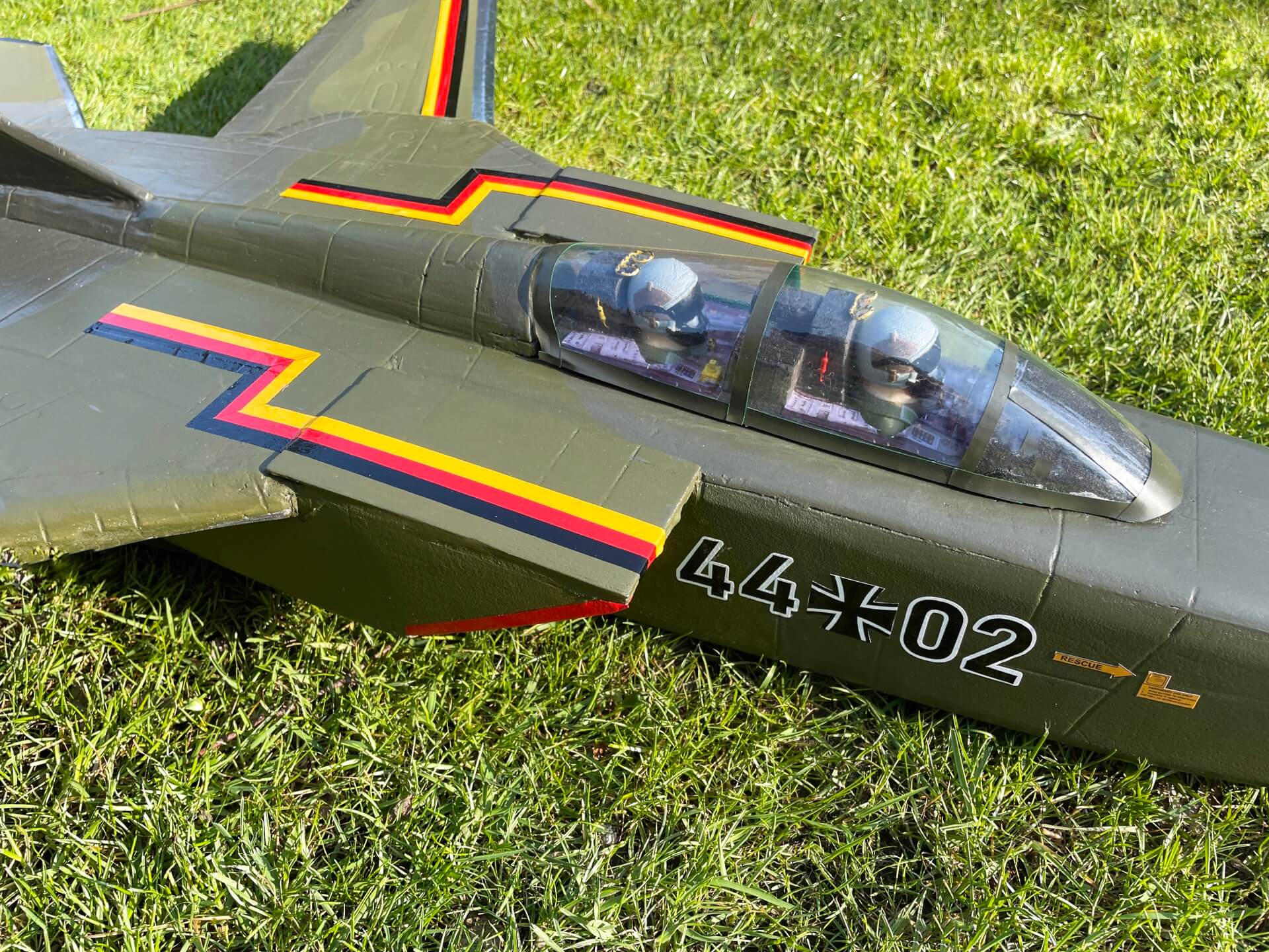 Das Cockpit ist eine Speilerei und absolut unnötig. In der Luft erkennt man es eh nicht mehr. Cockpit des PA-200 Tornado