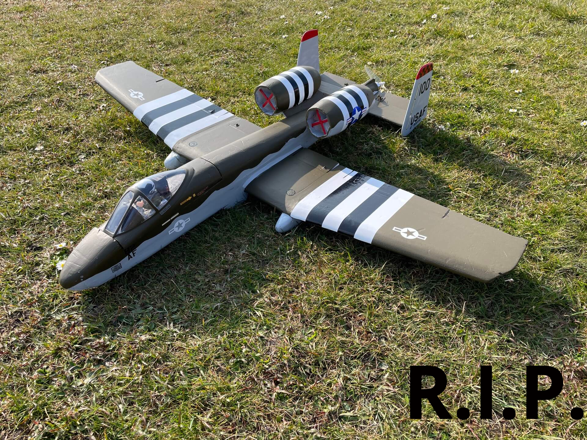 Die A-10 vor dem letzten Flug. Danach gab es Depronschnitzel und einen gewaltigen Crash.