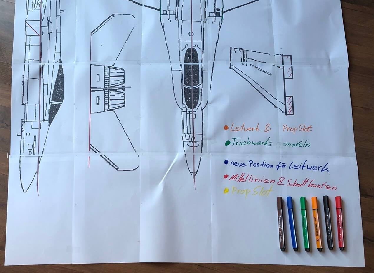 Bauplan F-18 fertig geklebt mit Hilfslinien zum Uebertrag auf Depron