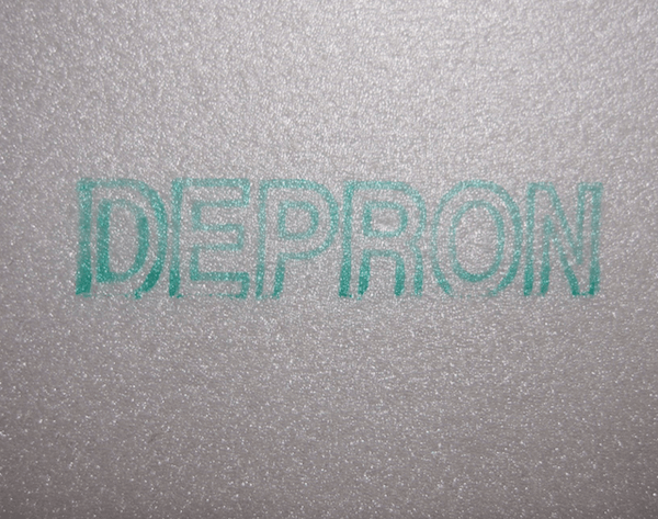 Depron Logo in grüner Schrift