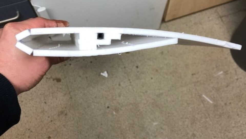 Spezail-Profil, das einiges vermischt. Hauptvorteil sind die einfach anzubringenden Klappen u. Querruder. Profil fuer Patricks Depron RC A-10 in Cross Over Bauweise