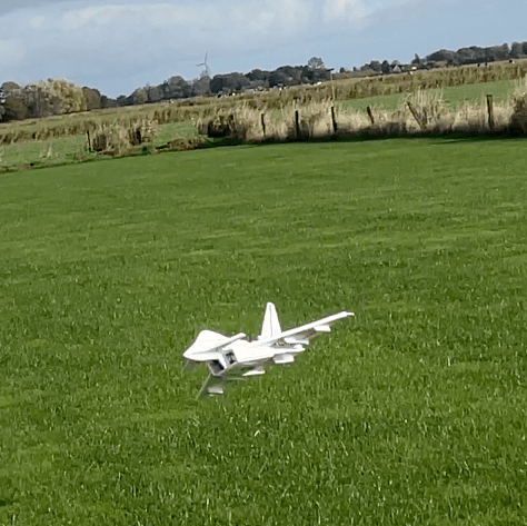 Depron-Eurofighter beim Landeanflug auf den Modellflugplatz