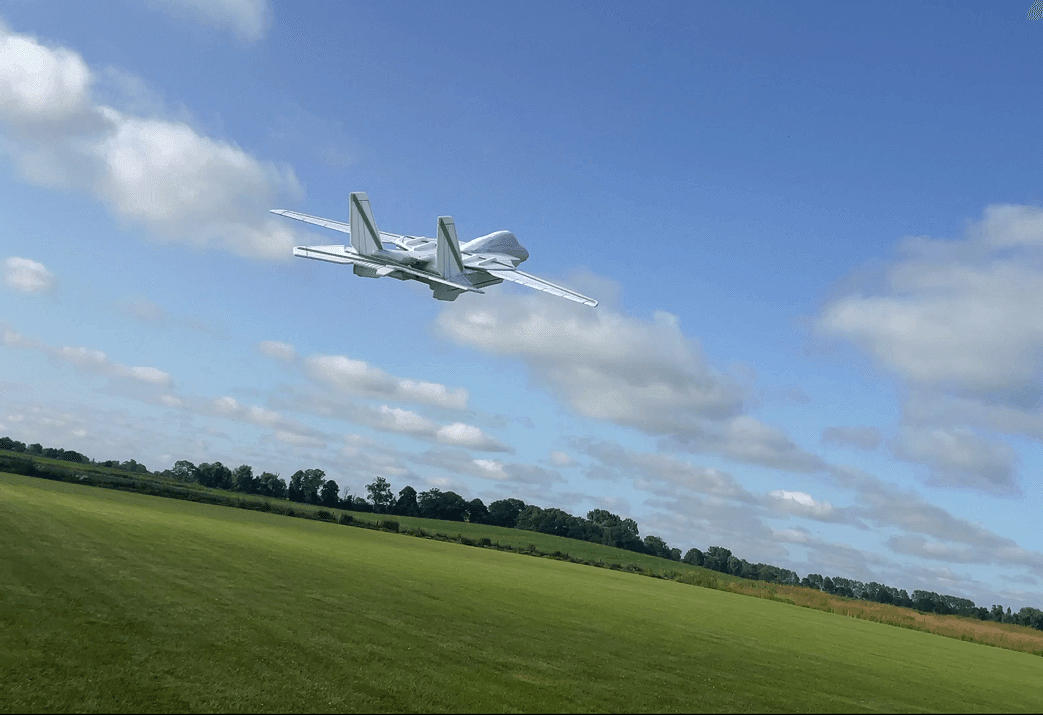 Start der F-14. Sie will etwas nach links rollen. Start der F-14