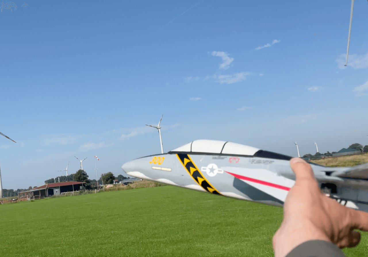 Passe beim Abwurf auf, nicht mit den Tragflächen in Konflikt zu kommen. Abwurf der F-14