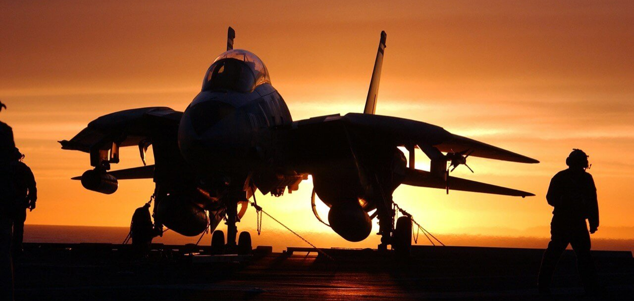 F-14 Theme-Foto (Quelle: www.pxhere.com/en/photo/1149321 als CC0) F14-sunset-dawn-romativ-tomcat