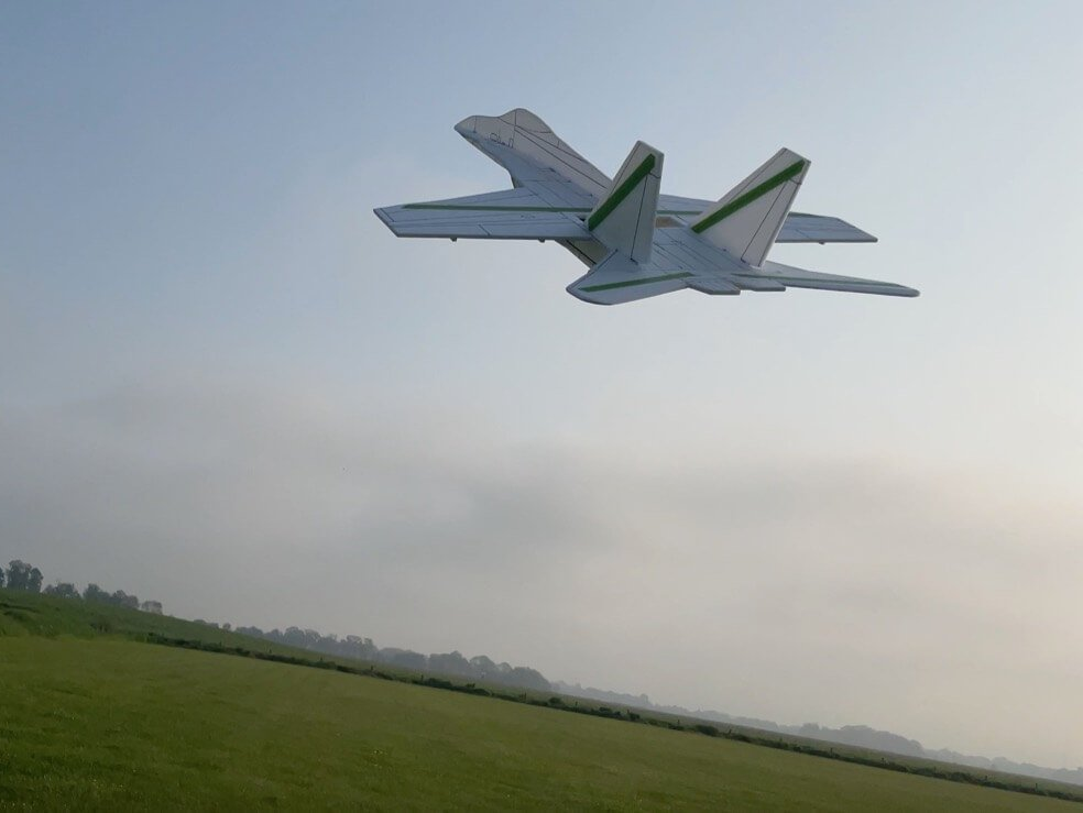 Der Start der F-18 erfolgte wie immer in einem fla Start der F-18