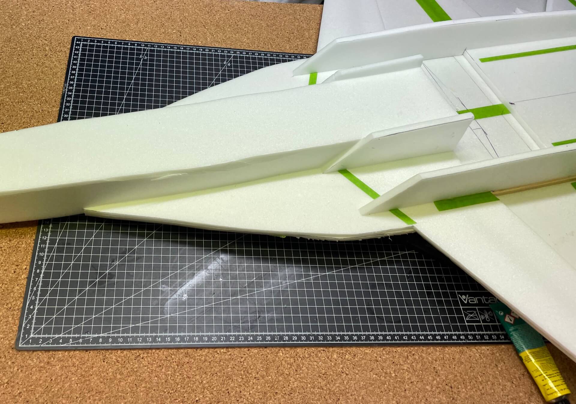 Die Rumpfplatte der F-18 von unten