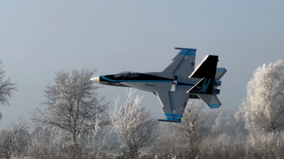 RC F/A-18E XXL im Vorbeiflug - Flugmodell