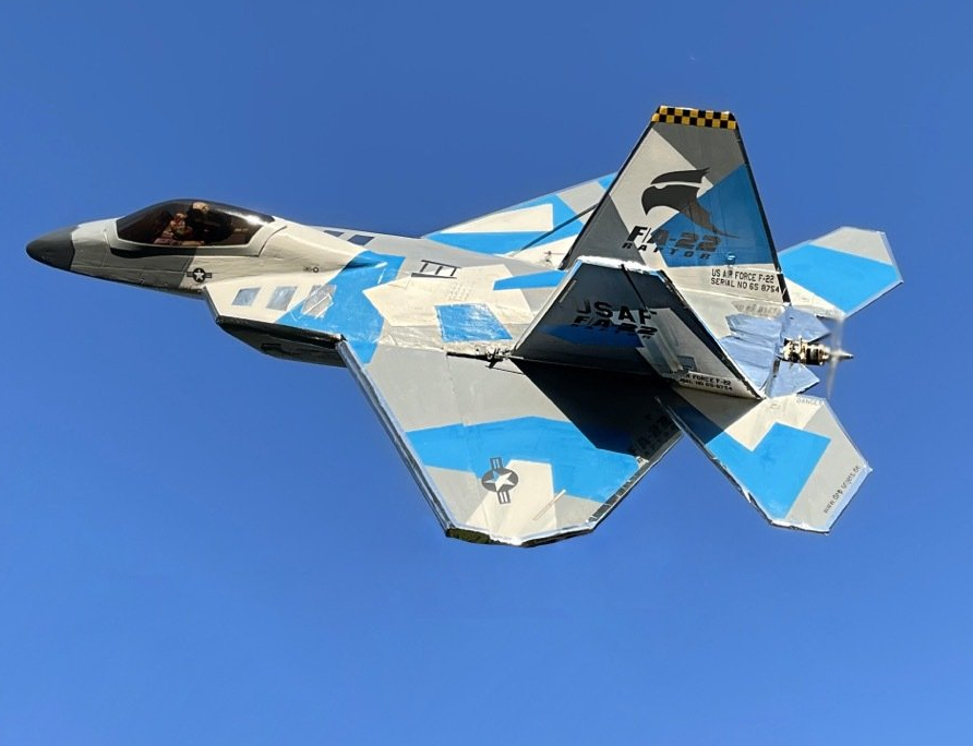 Fluege der F-22 bei schoenem Wetter