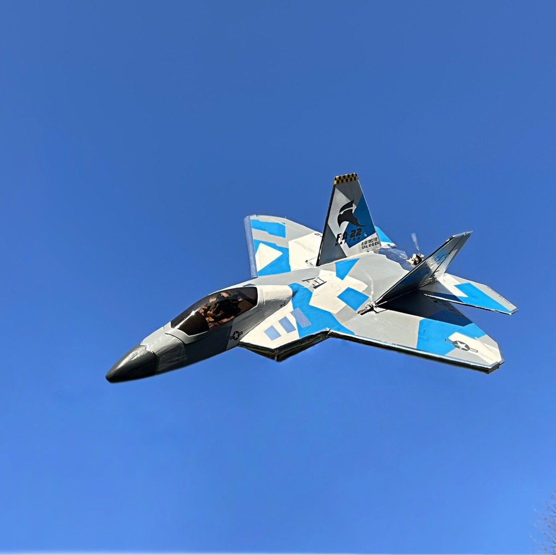 F-22 Raptor in blau