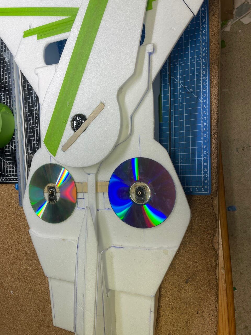Gleitlager der F14 aus 2 alten CDs