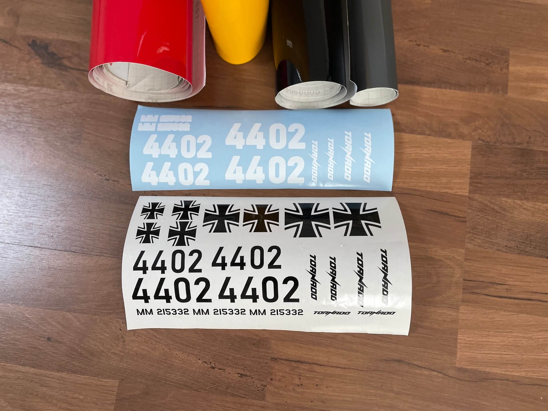 Viel Decals sind es nicht. Dennoch nutze ich den Plotter. Decal-Vorlage.