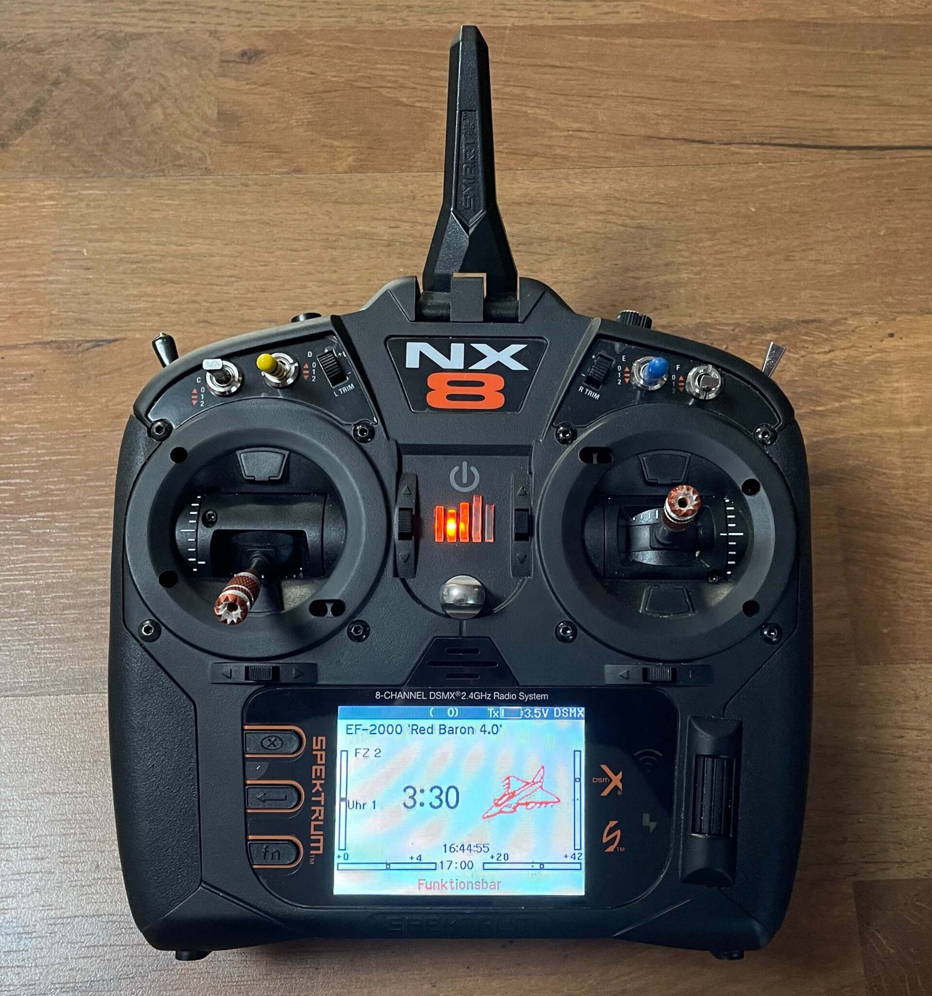 Die Datei zum Einspielen in Deinen Sender gibt es im Premiumbereich. Sender RC Setup Sprektrum NX8