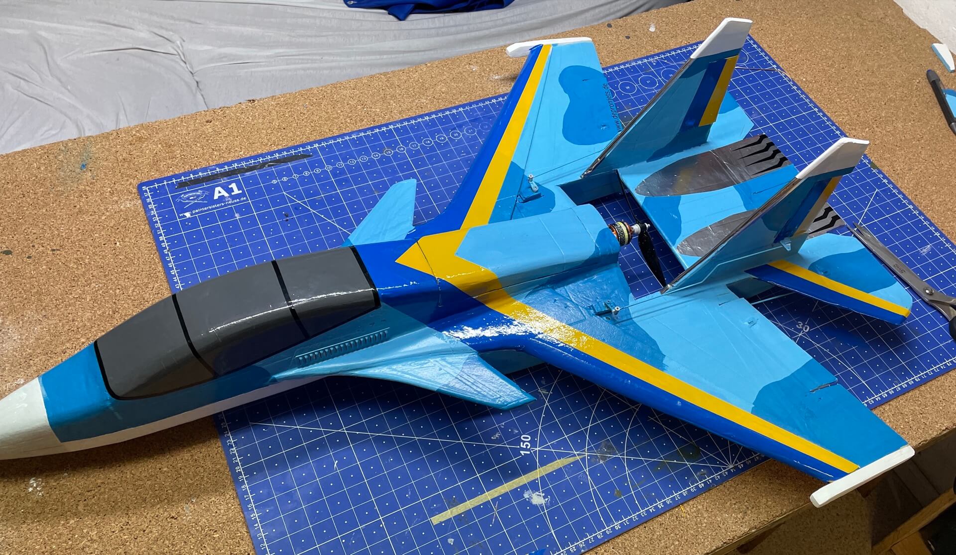 Die SU30 im neuen Look. Folierung der SU