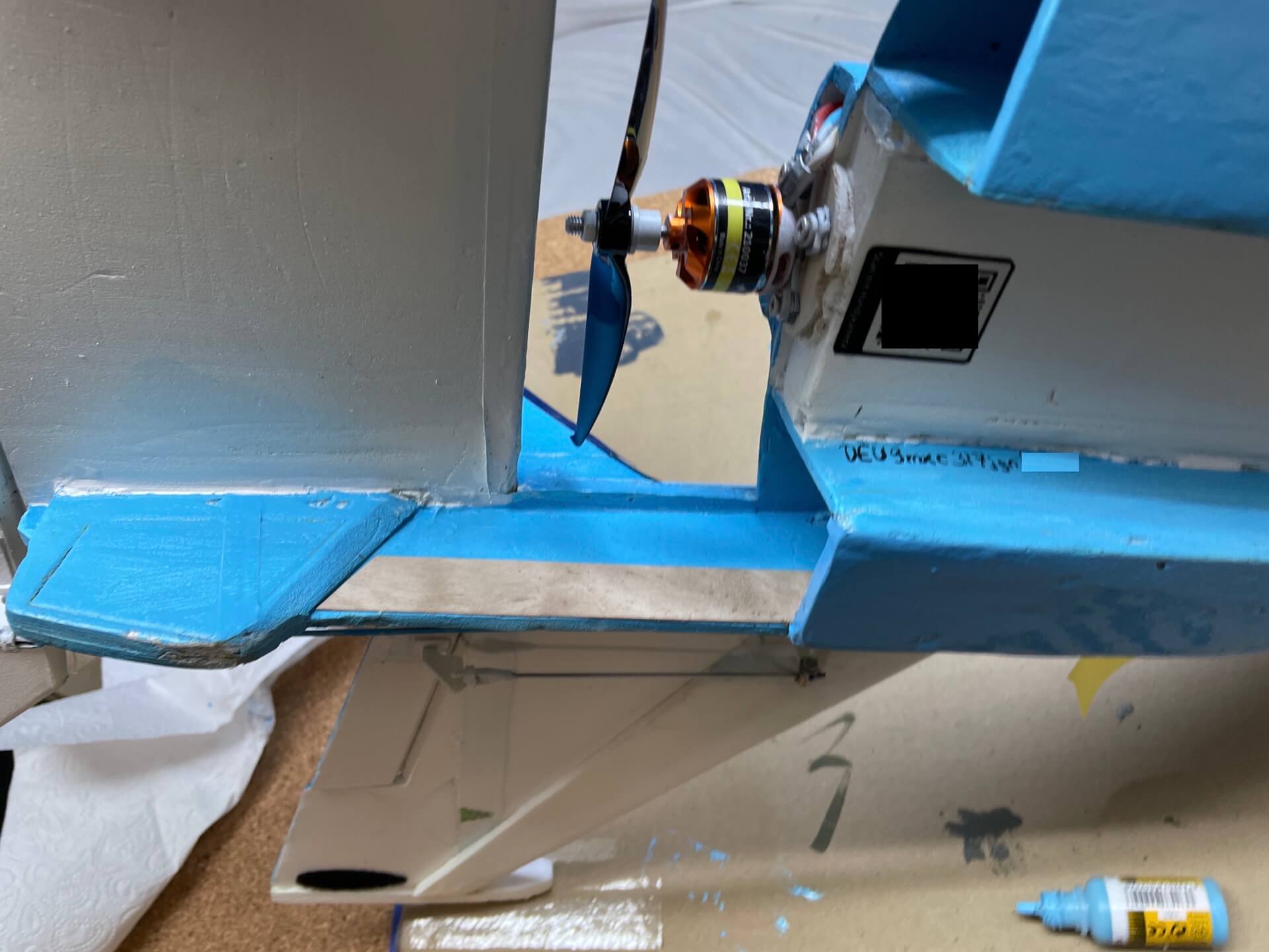 Konstruktionelle Schwachpunkte wurde mit Birkensperrholz verstärkt... Verstärkungen der Su30