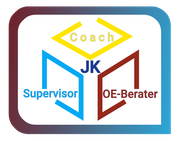 gehe zu Home Logo von JK Coach Supervisor OE-Berater. farbiger Würfel mit den Initialen JK