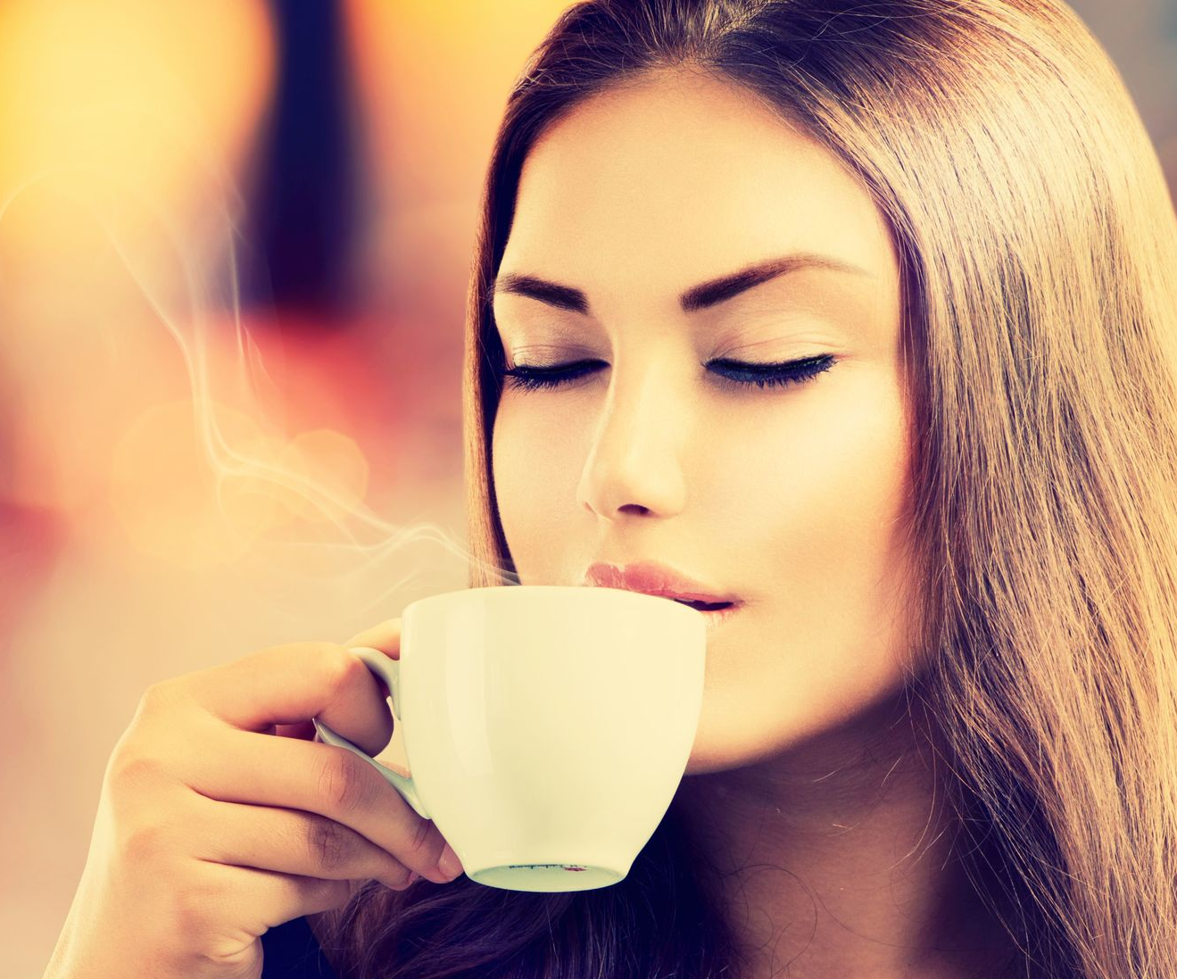 Discover the wonderful flavours of fresh coffee. The wonderful aroma of fresh coffee beans.