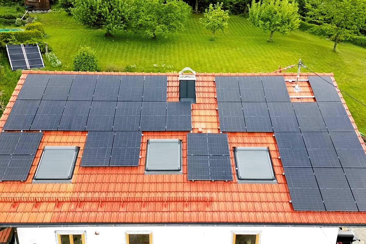 Straßenschild mit den Orten: Bad Tölz und Holzkirchen