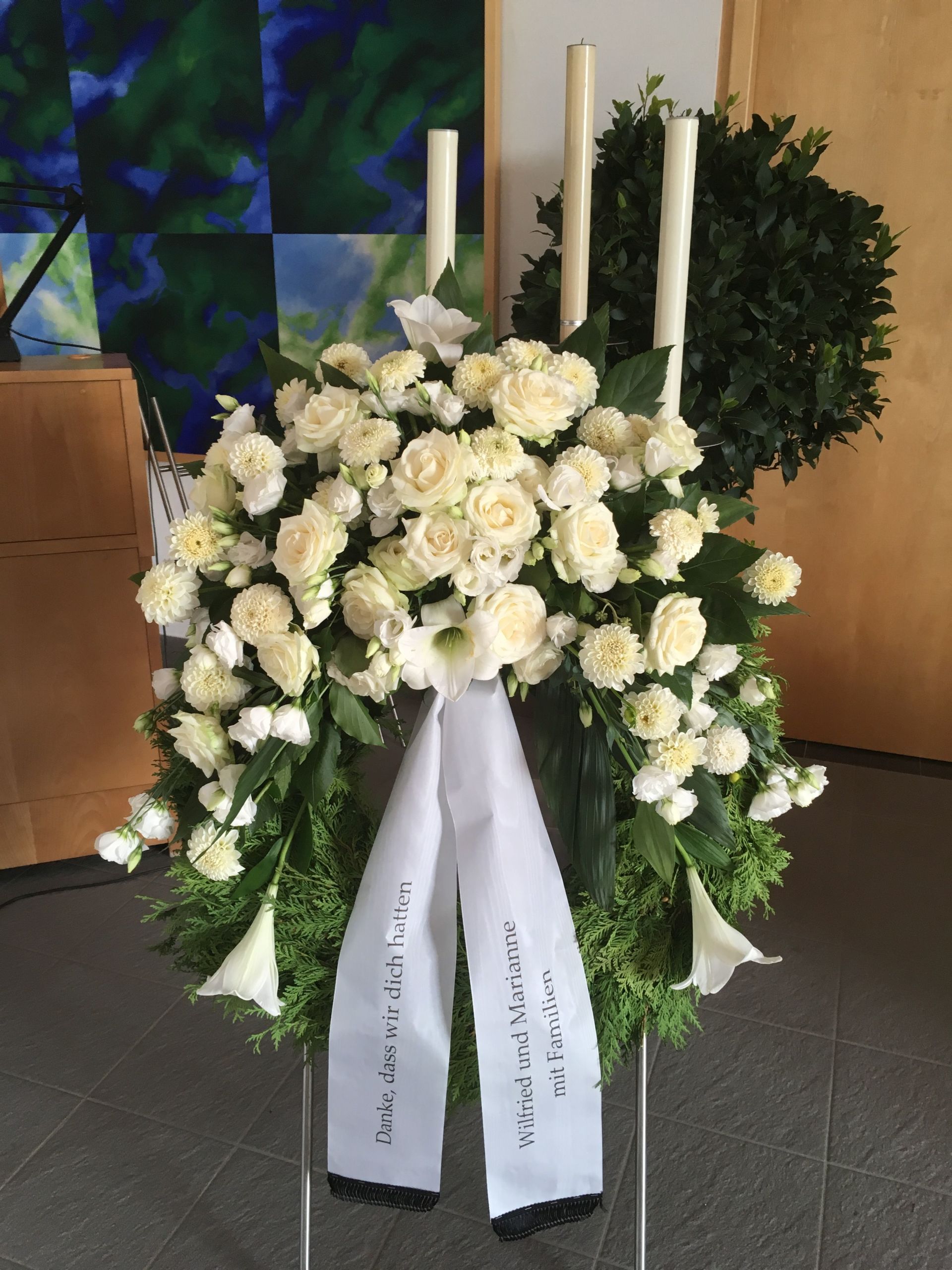 Trauerkranz in weiß
