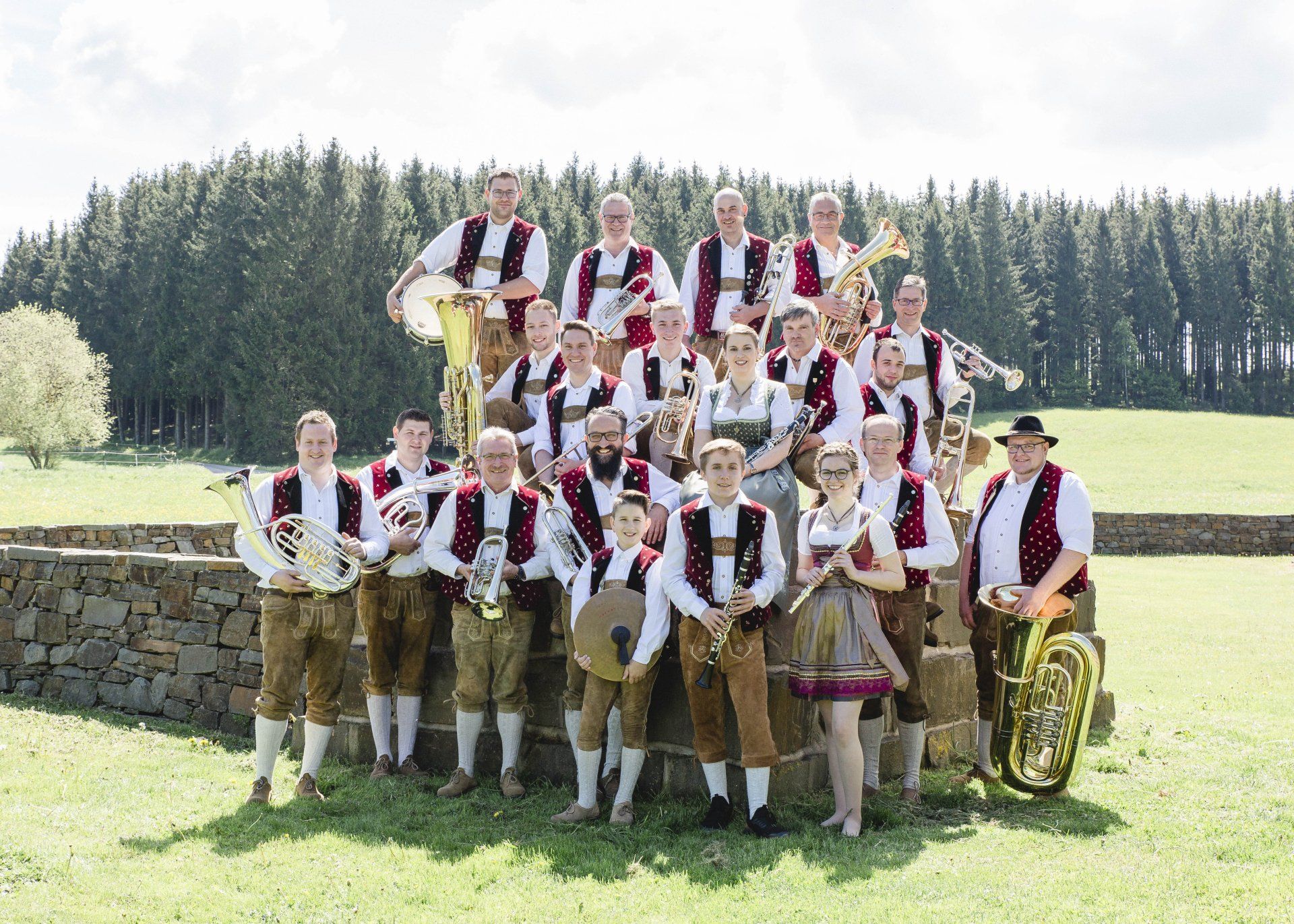 Engelgauer Musikanten mit Instrumenten