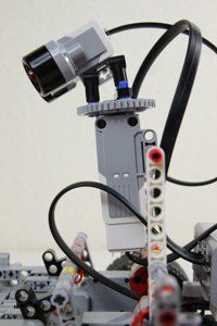 Brick-Sumo Bot, rotierendes Radar, Nahansicht Brick-Sumo Bot, rotierendes Radar, Nahansicht